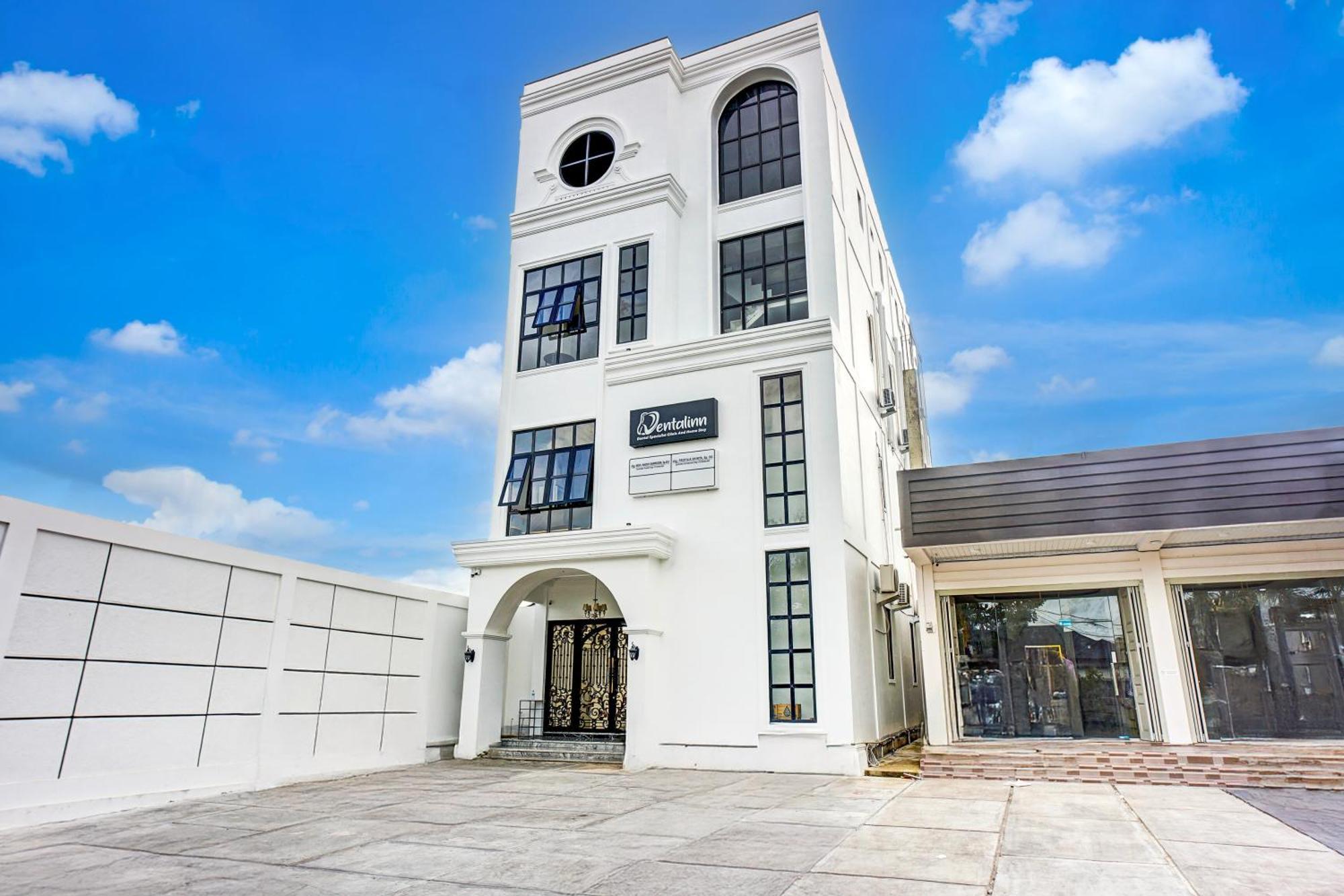 Capital O 94254 Dental Inn Banda Aceh Zewnętrze zdjęcie