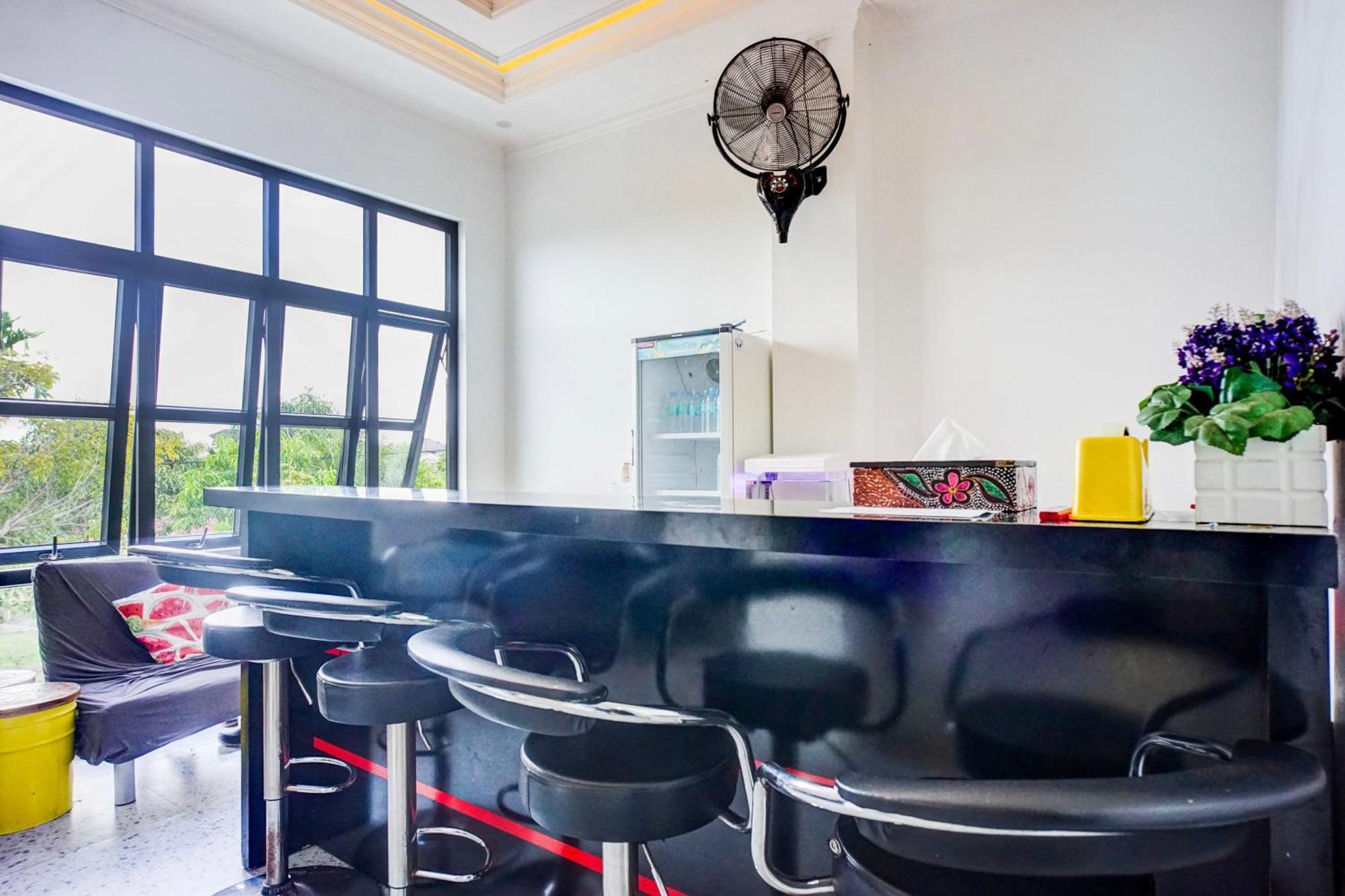 Capital O 94254 Dental Inn Banda Aceh Zewnętrze zdjęcie